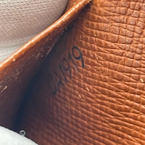 Louis Vuitton Monogram Card Case Wallet - Picture 9 of 9